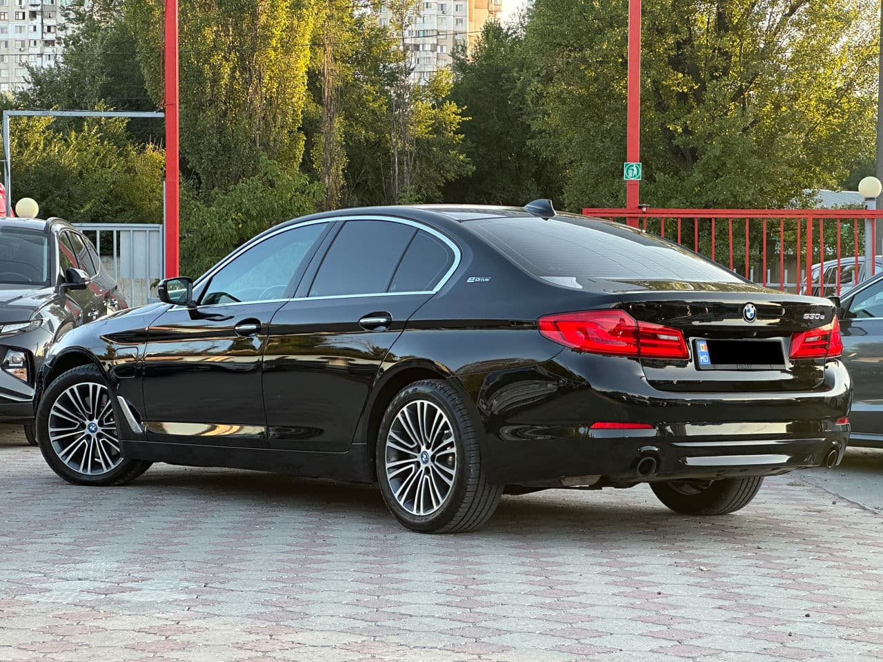 2017 BMW 530e — Miniatură 2