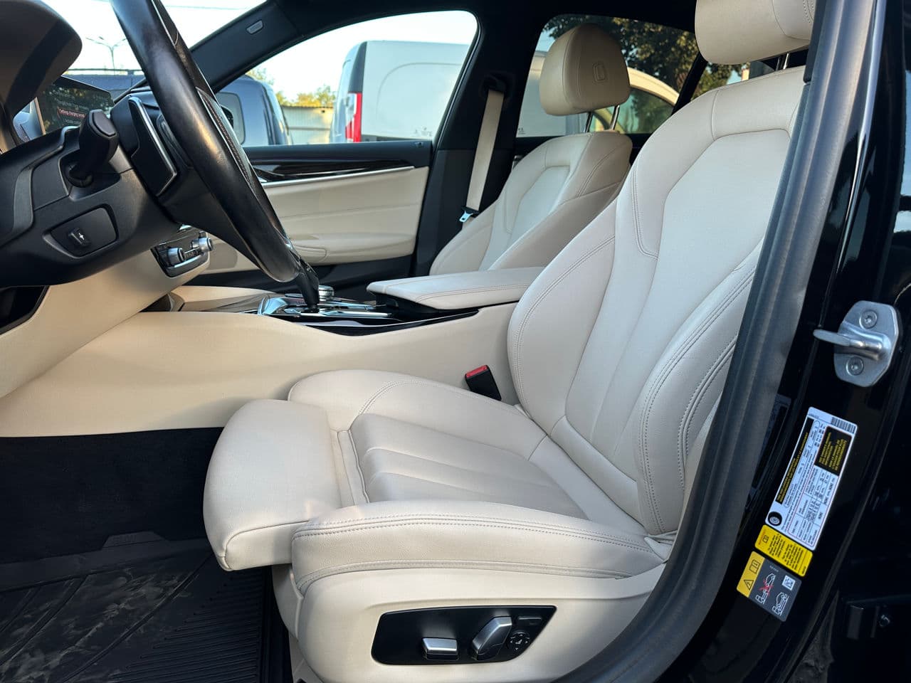 2017 BMW 530e — Miniatură 5