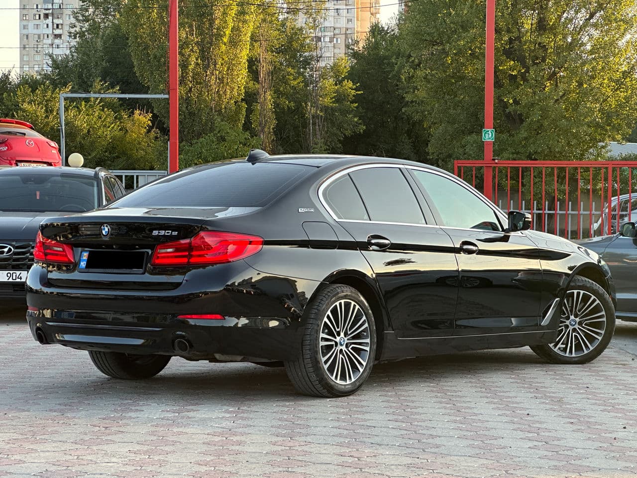 2017 BMW 530e — Miniatură 3