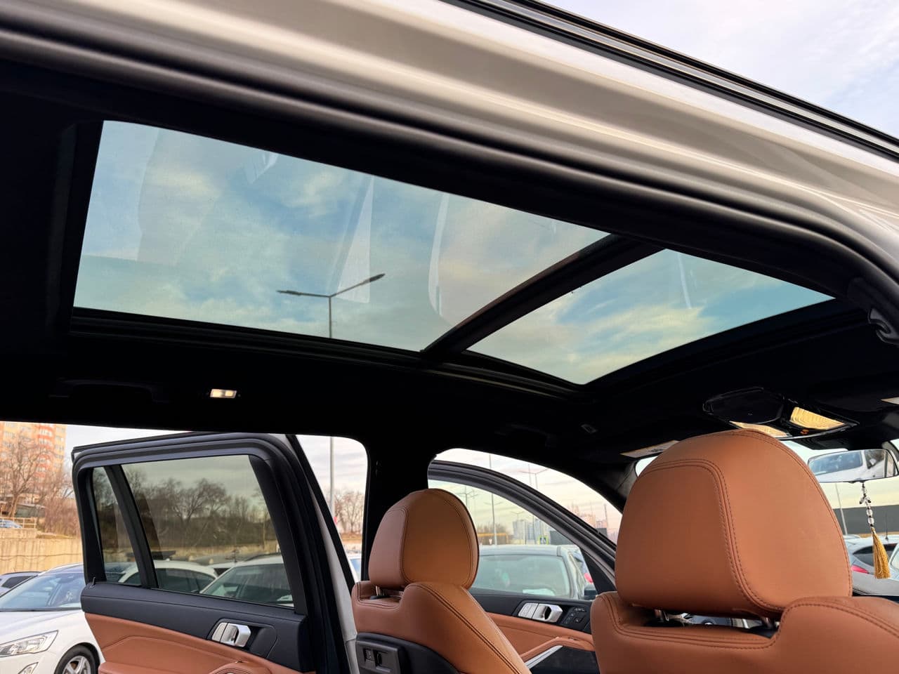 BMW X7 4.0i 2022 — Миниатюра 17
