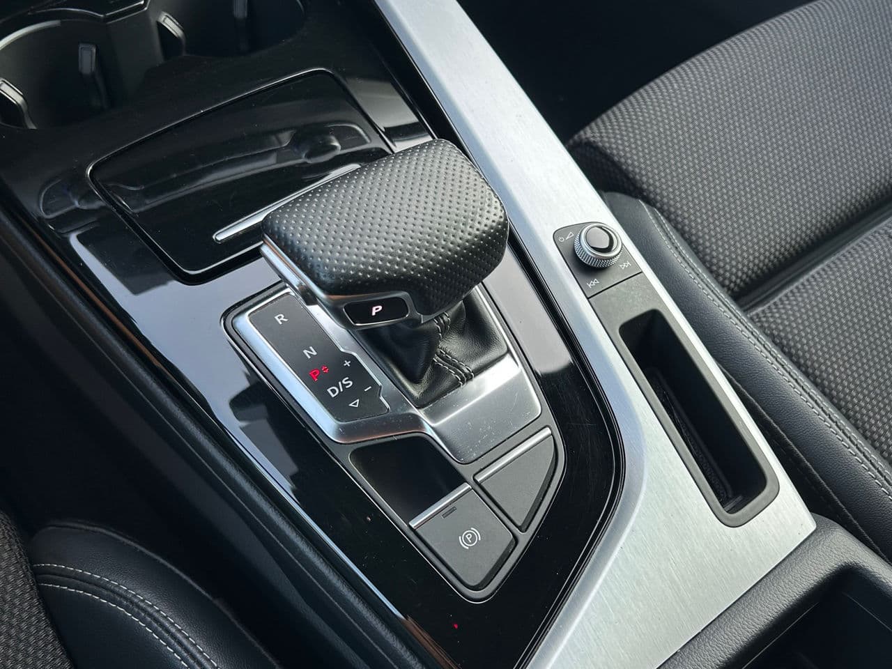 2020 Audi A4 — Miniatură 15