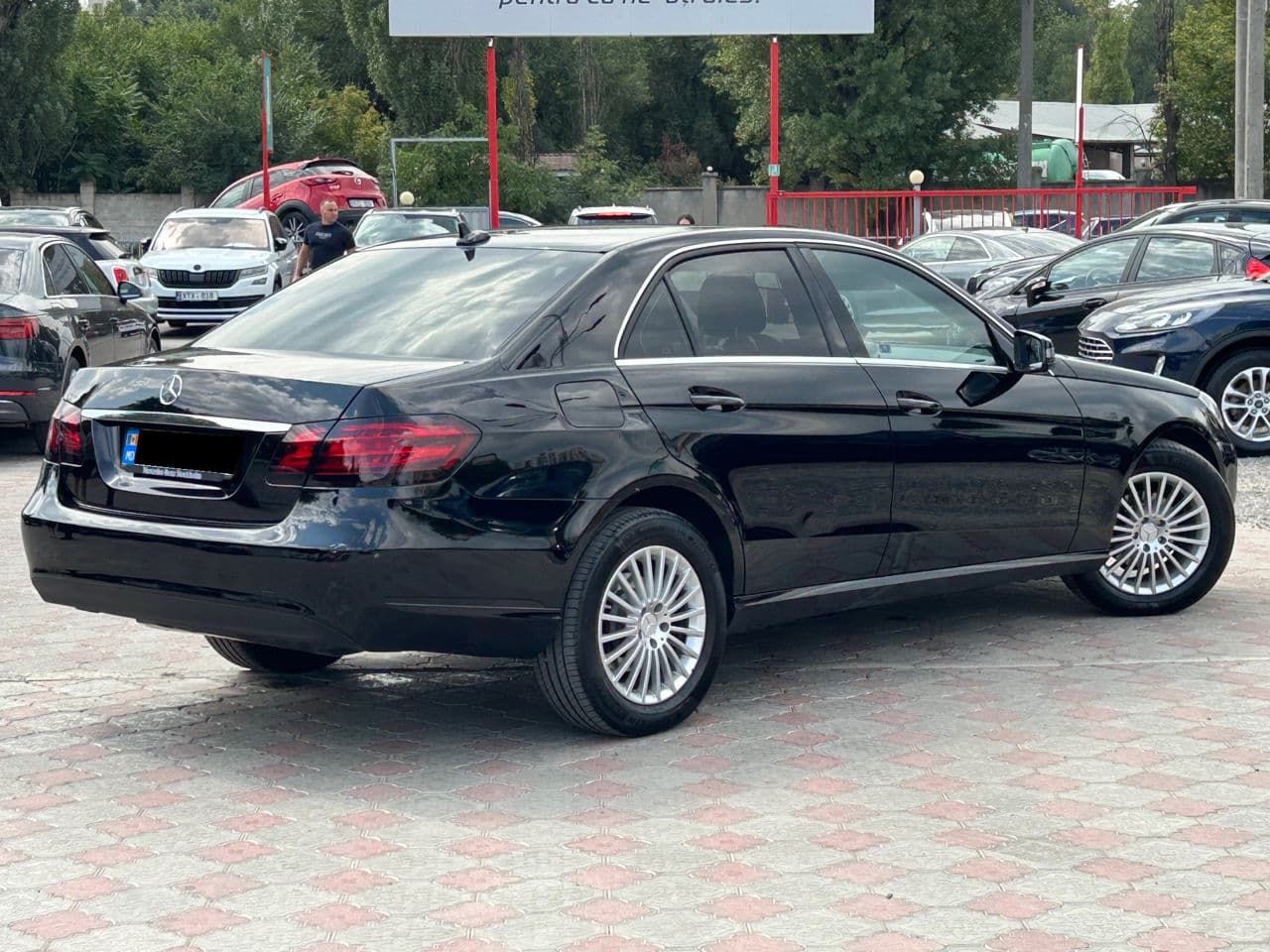 2014 Mercedes E 200 — Miniatură 3