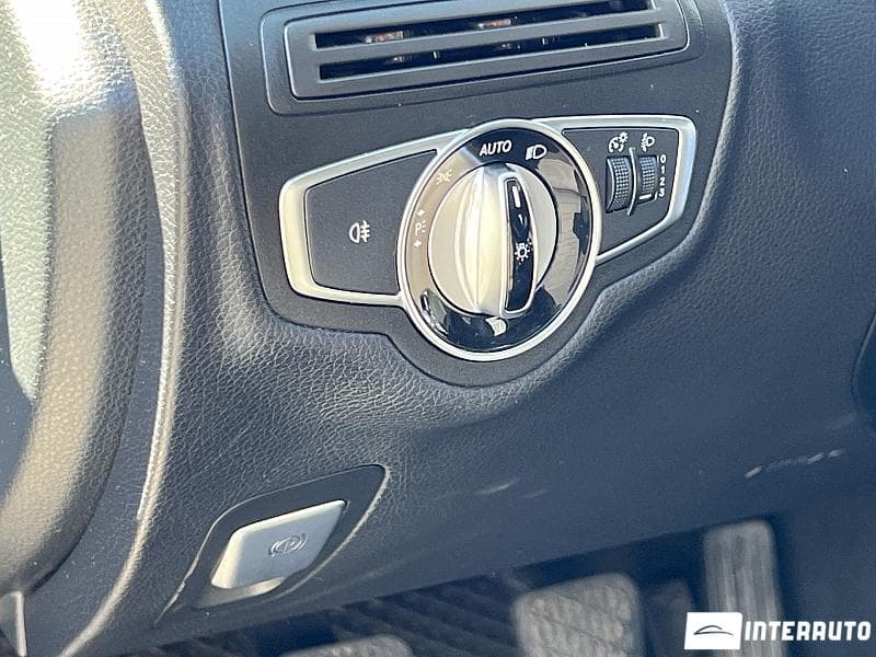 2016 Mercedes C 200 — Miniatură 17