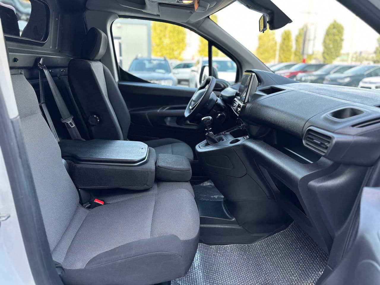 2022 Peugeot Partner — Miniatură 14