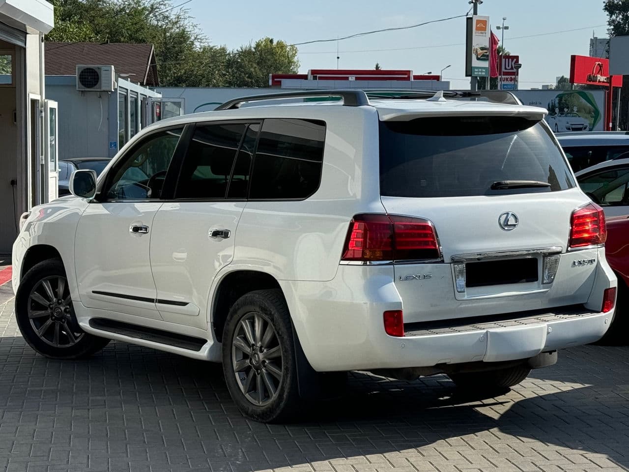 2008 Lexus LX 570 — Miniatură 2