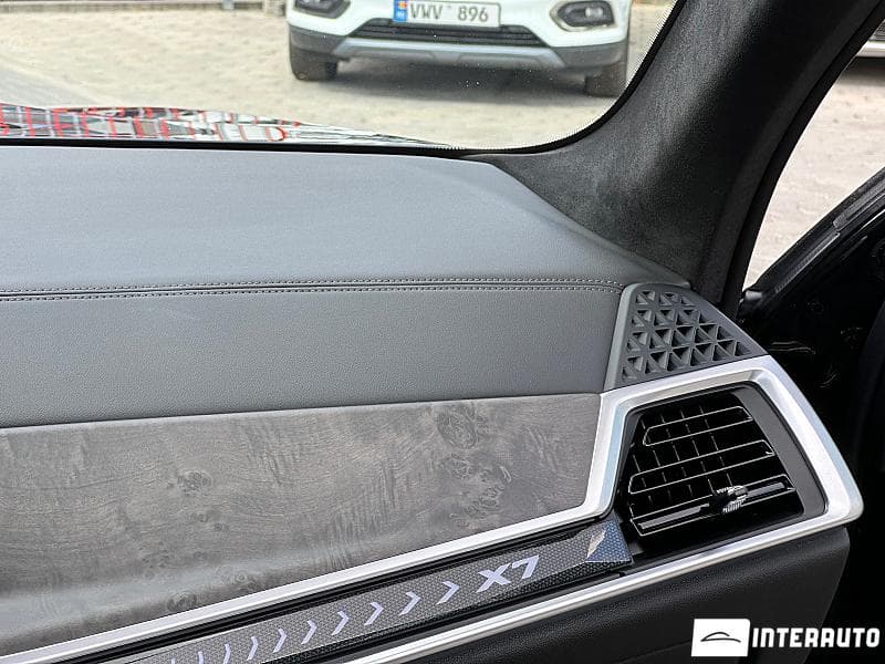 BMW X7 4.0d 2023 — Миниатюра 16