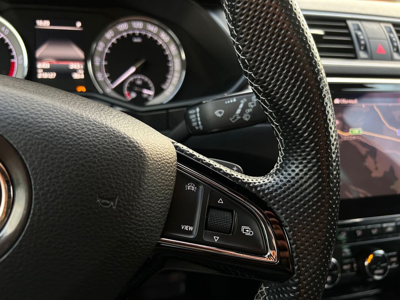 2018 Skoda Superb — Miniatură 12