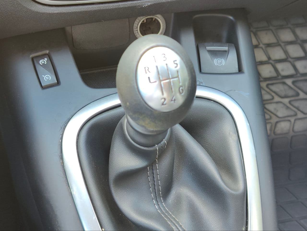 Renault Grand Scenic 2012 — Миниатюра 15