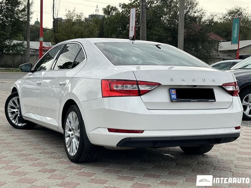 2021 Skoda Superb — Miniatură 2