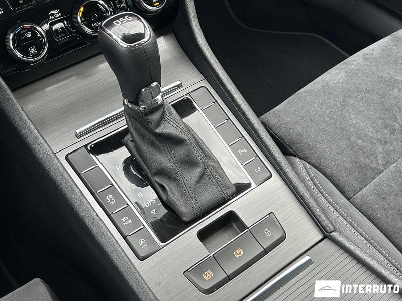 2021 Skoda Superb — Miniatură 16