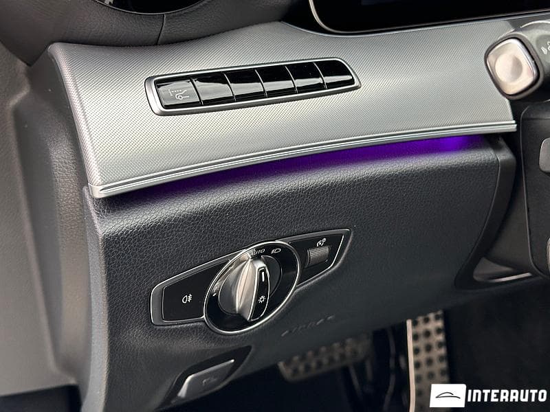 2017 Mercedes E 220 — Miniatură 10