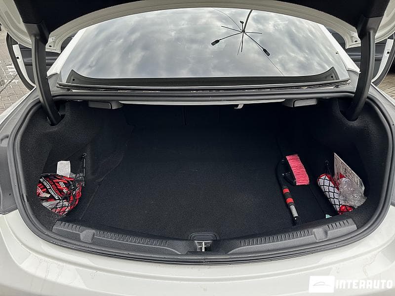 2017 Mercedes E 220 — Miniatură 19