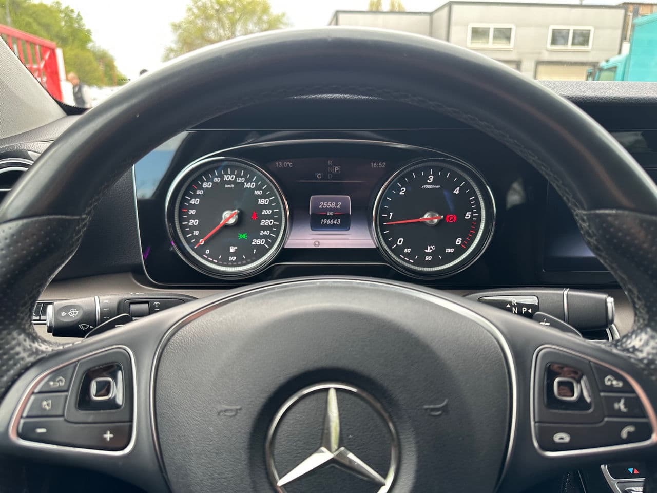2016 Mercedes E 220 — Miniatură 9