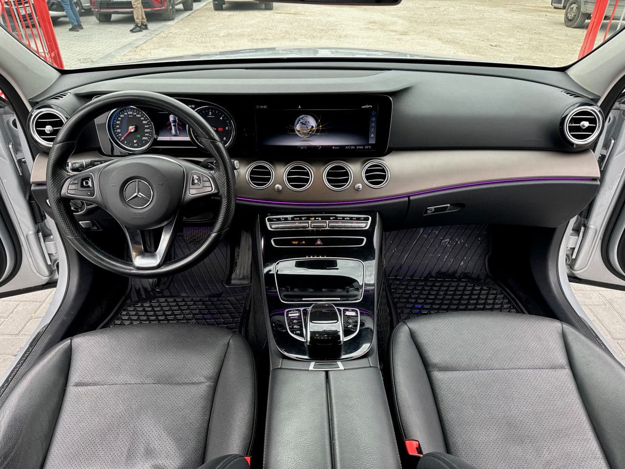 2016 Mercedes E 220 — Miniatură 7