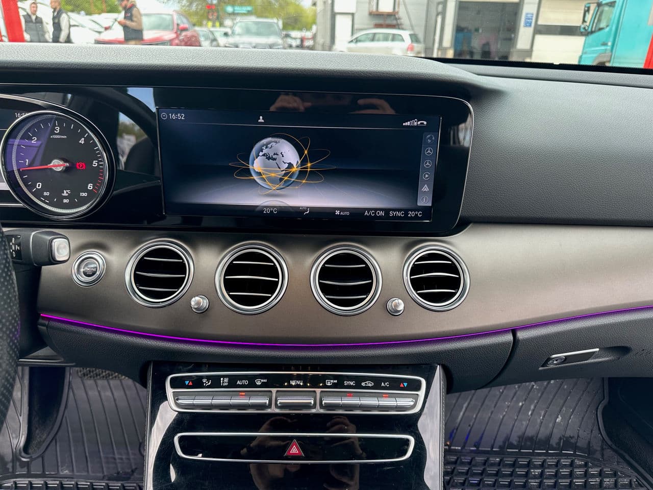 2016 Mercedes E 220 — Miniatură 11
