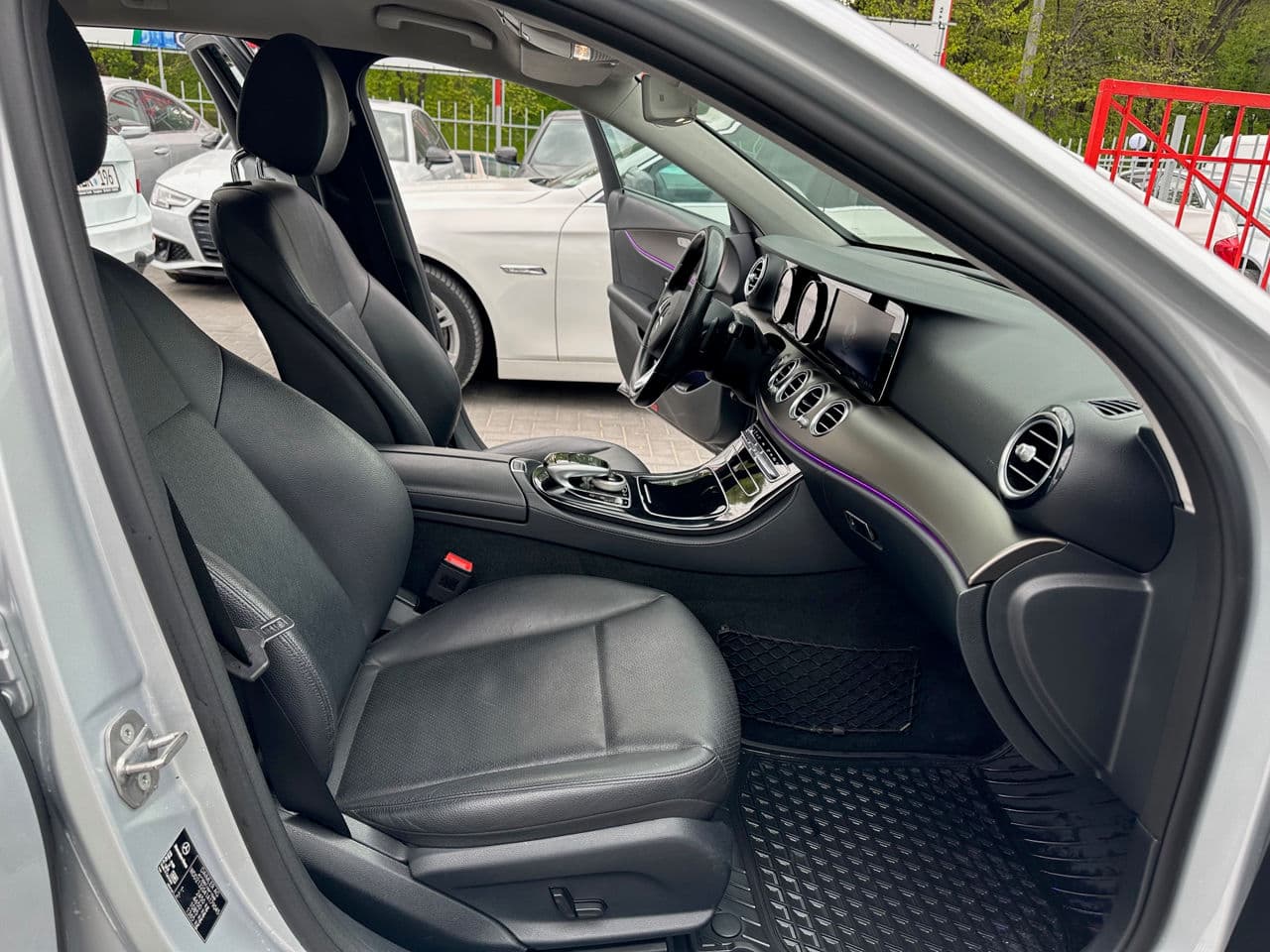 2016 Mercedes E 220 — Miniatură 13