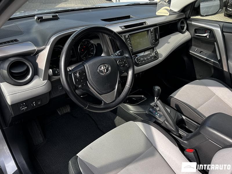 2016 Toyota Rav-4 — Miniatură 7