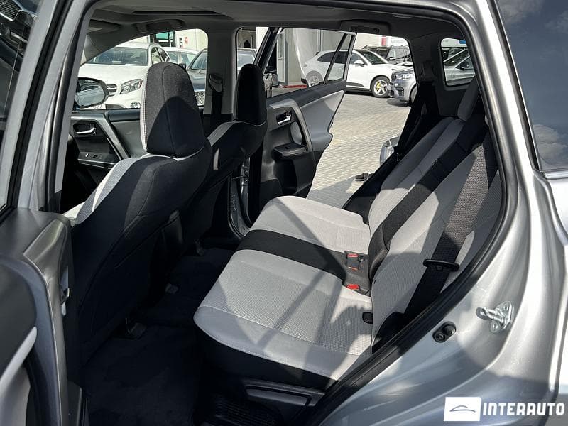 2016 Toyota Rav-4 — Miniatură 16