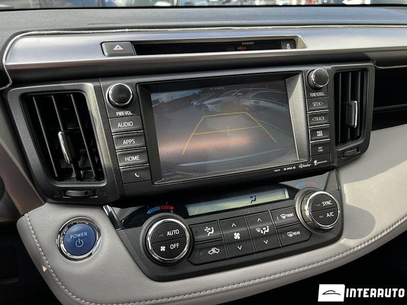 2016 Toyota Rav-4 — Miniatură 10