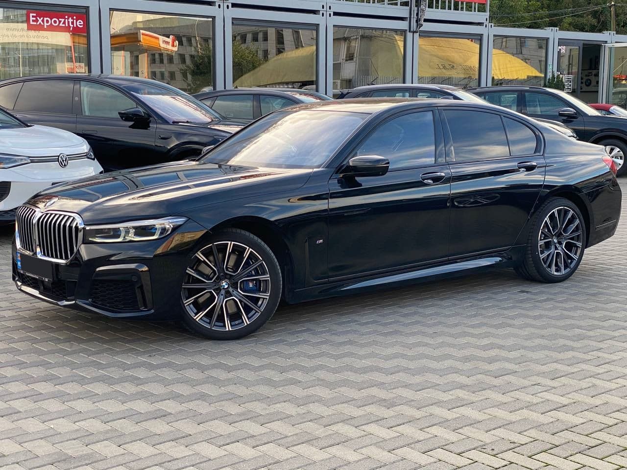 2020 BMW 750 — Miniatură 3