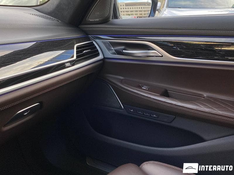 2020 BMW 750 — Miniatură 10