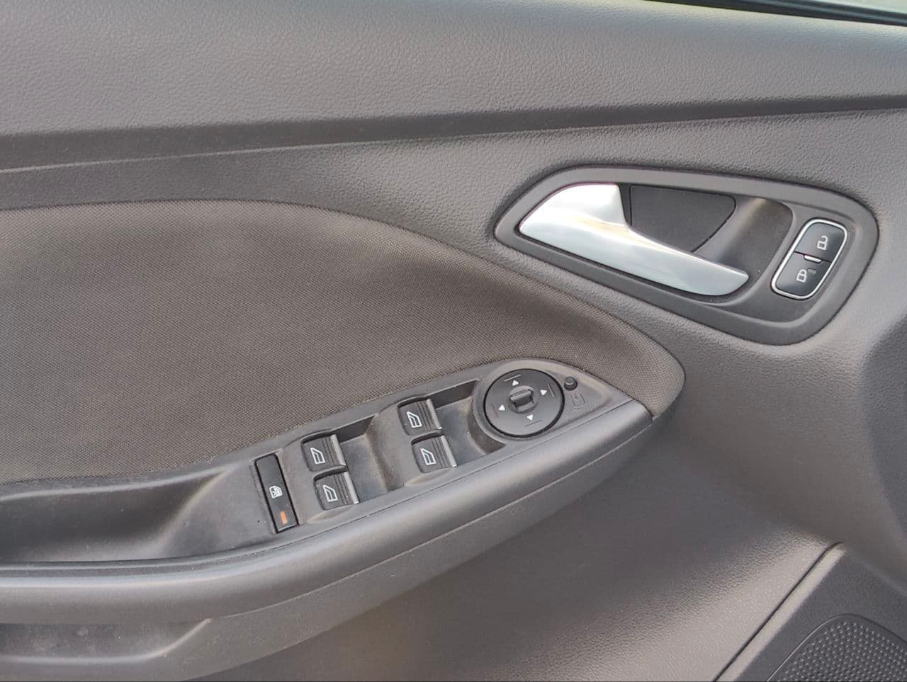 2017 Ford Focus — Miniatură 13