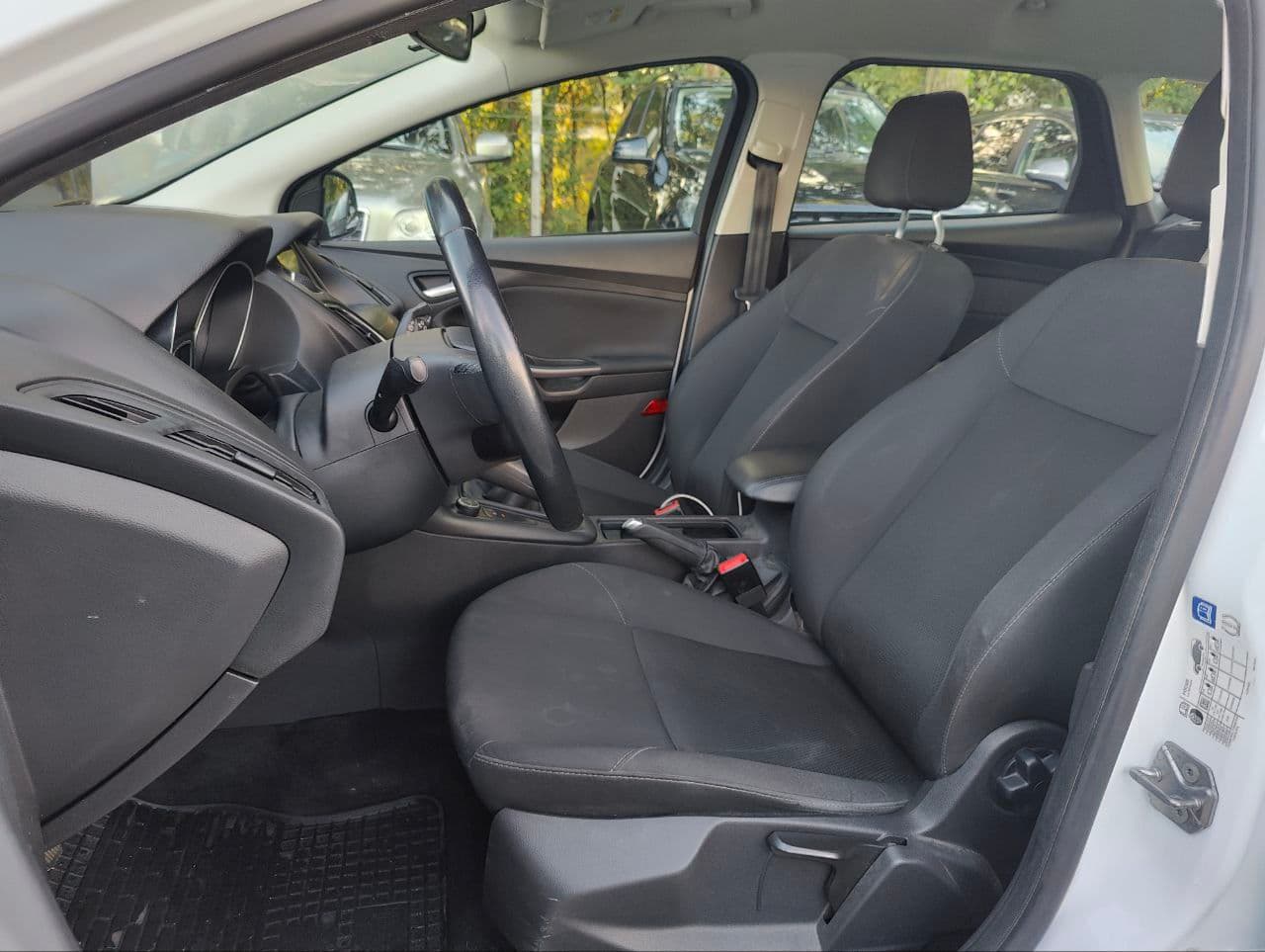 2017 Ford Focus — Miniatură 5