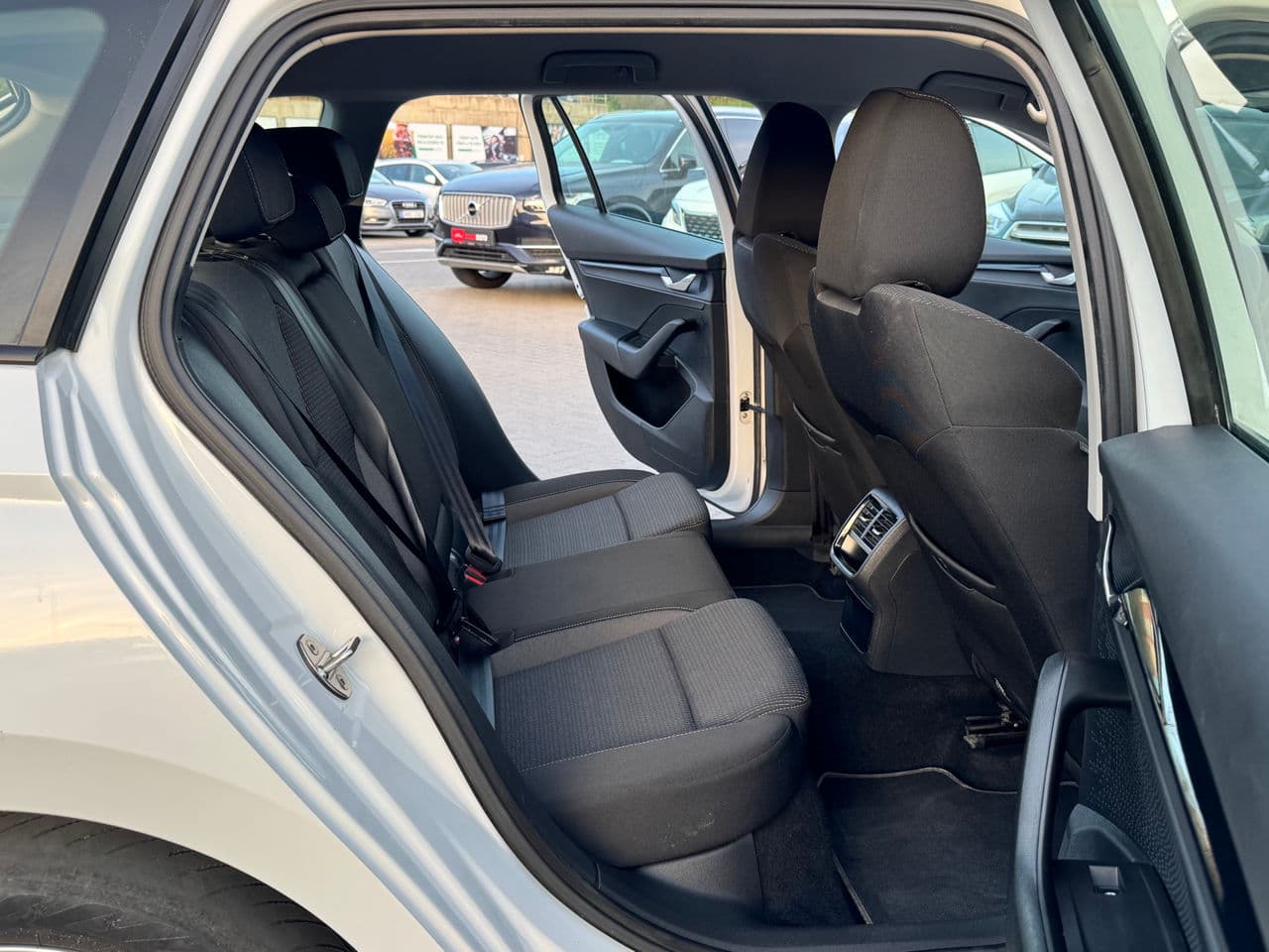 2020 Skoda Octavia — Miniatură 14