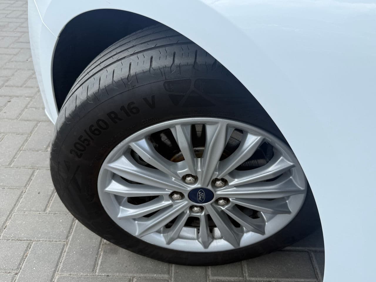 2018 Ford Focus — Miniatură 16