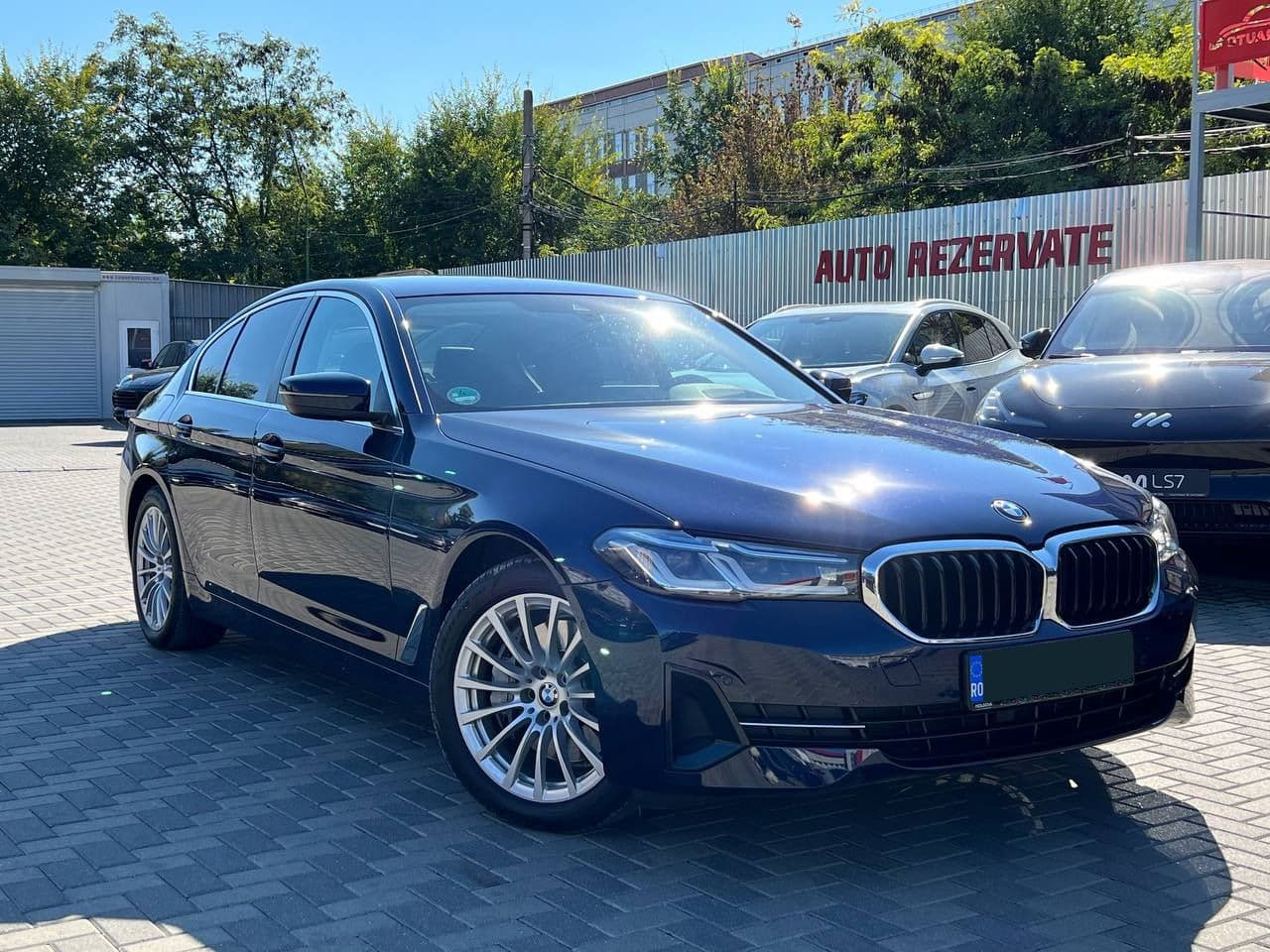 2021 BMW 545e — Miniatură 3