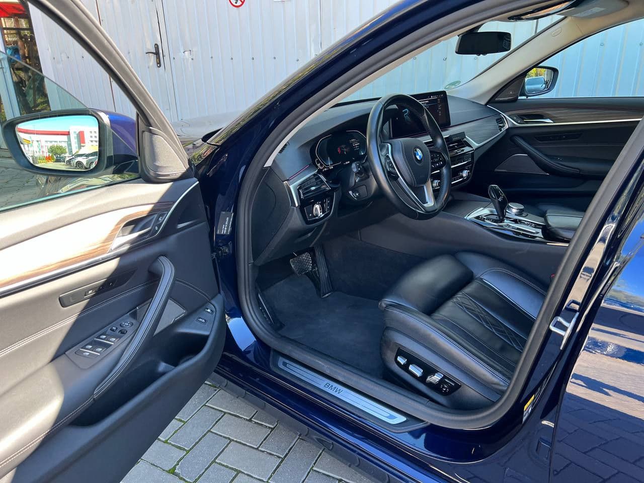 2021 BMW 545e — Miniatură 6