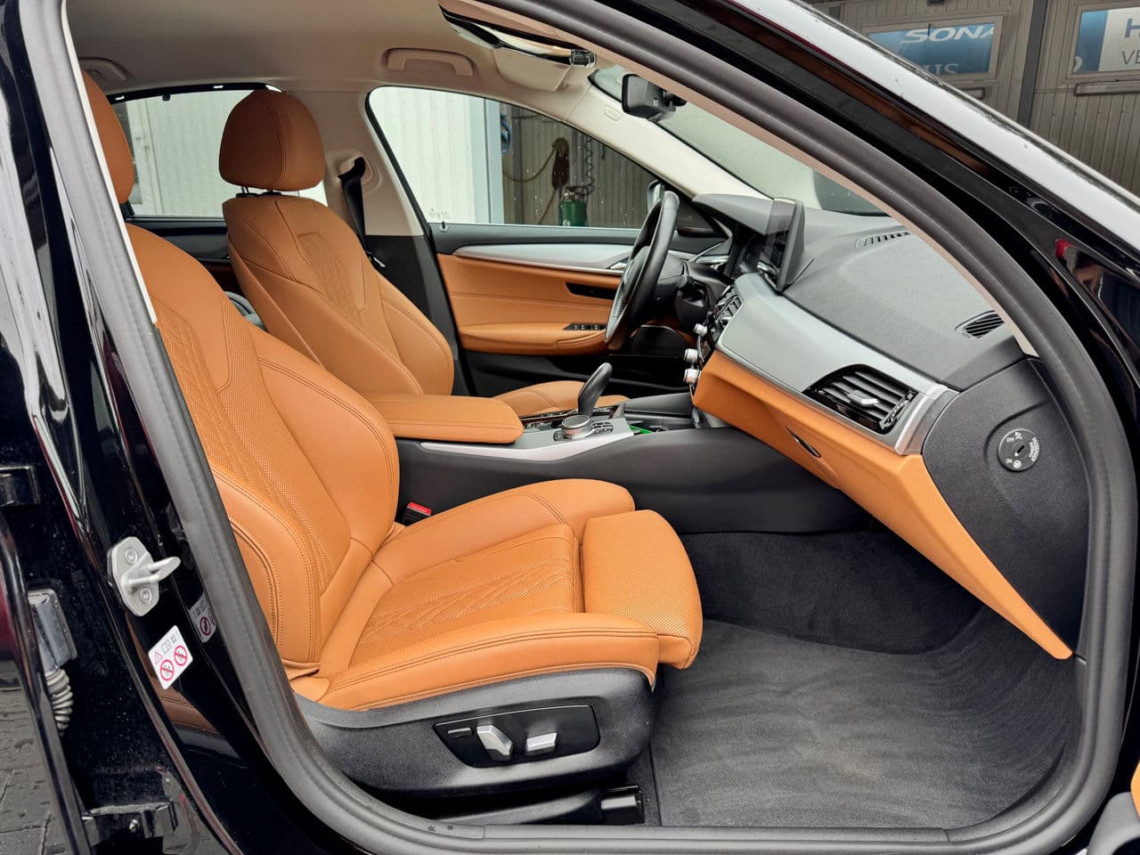 2021 BMW 530e — Miniatură 6