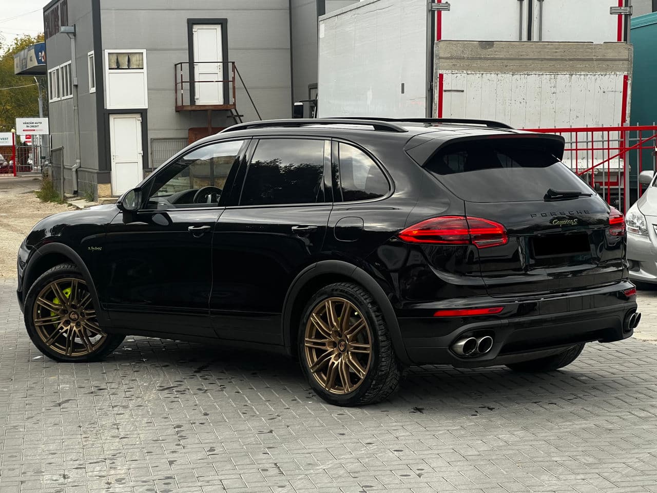 2014 Porsche Cayenne S Hybrid — Miniatură 2