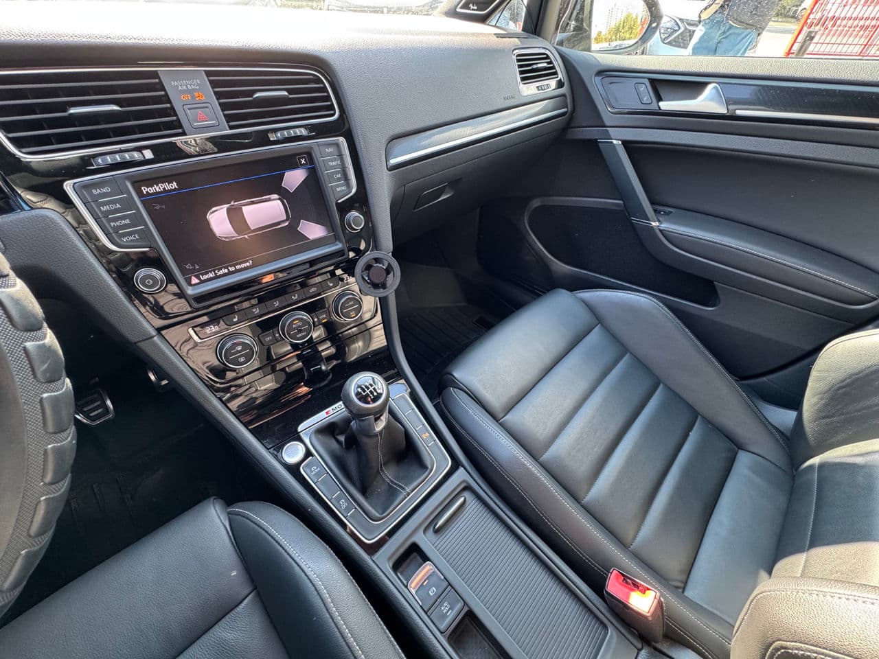 2017 Volkswagen Golf R — Miniatură 18