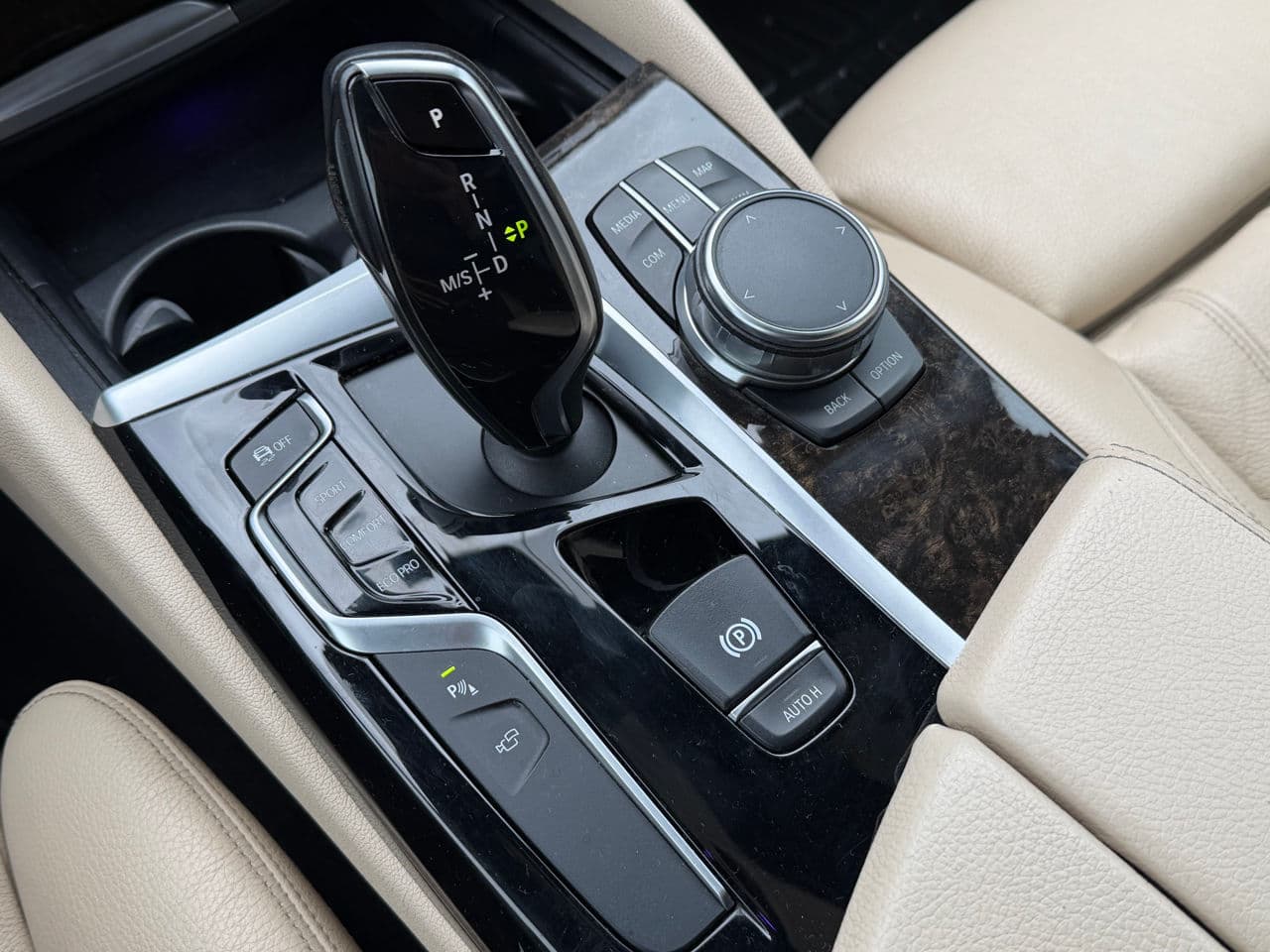 2017 BMW 530 — Miniatură 17