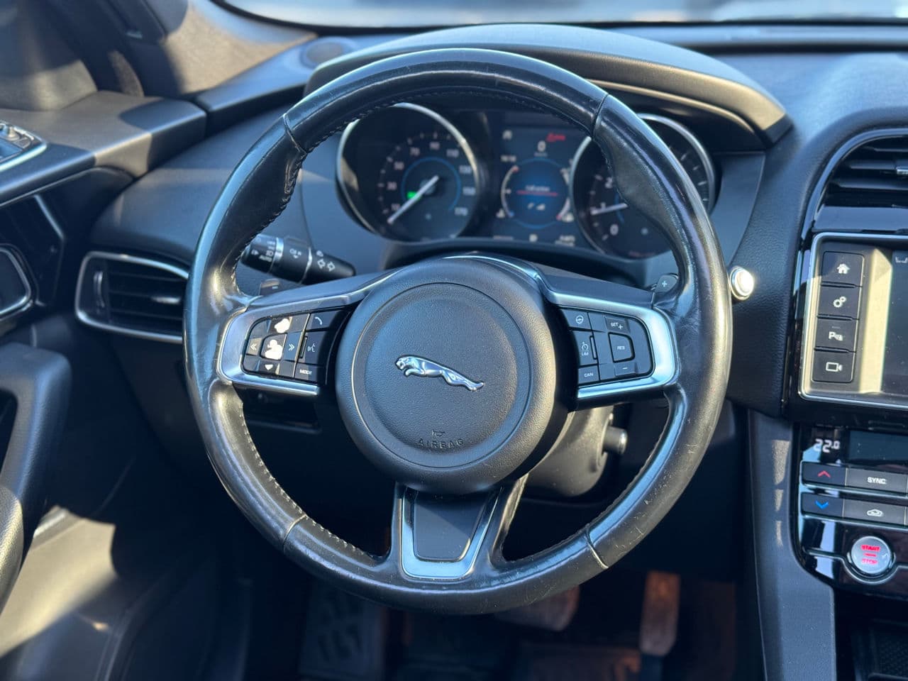 2017 Jaguar F-Pace — Miniatură 11