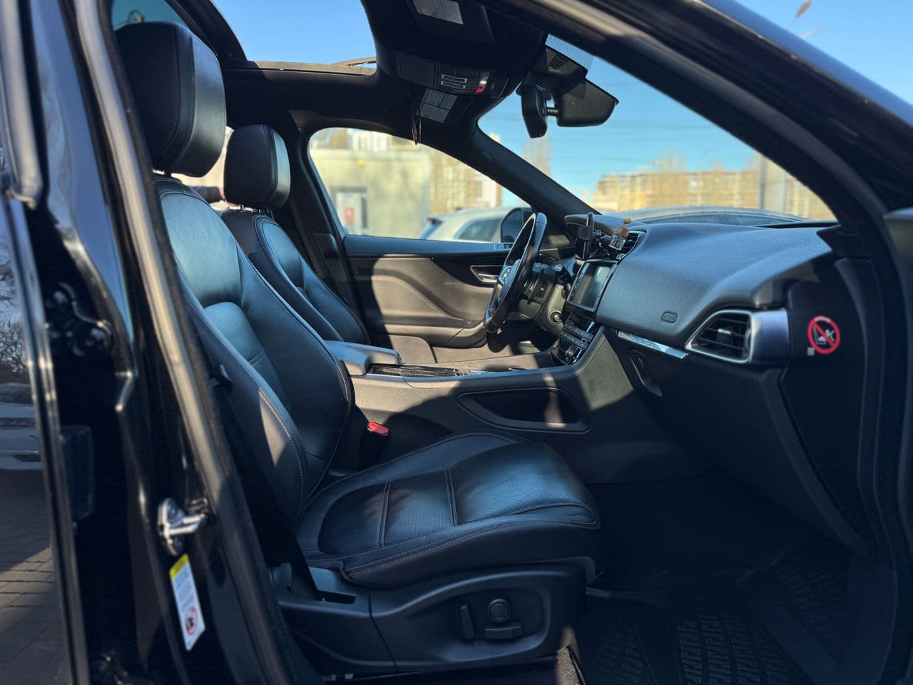 2017 Jaguar F-Pace — Miniatură 16