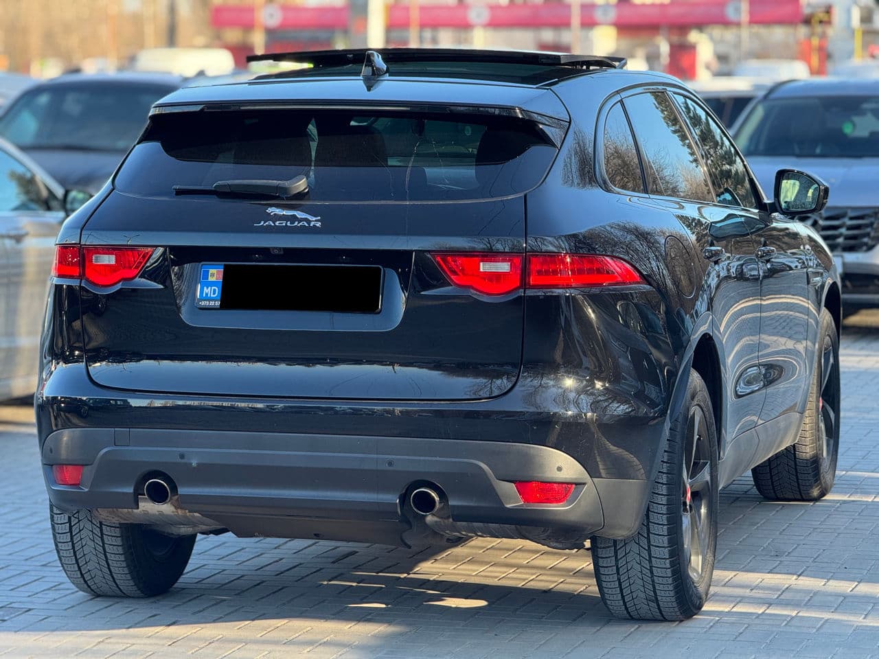 2017 Jaguar F-Pace — Miniatură 2