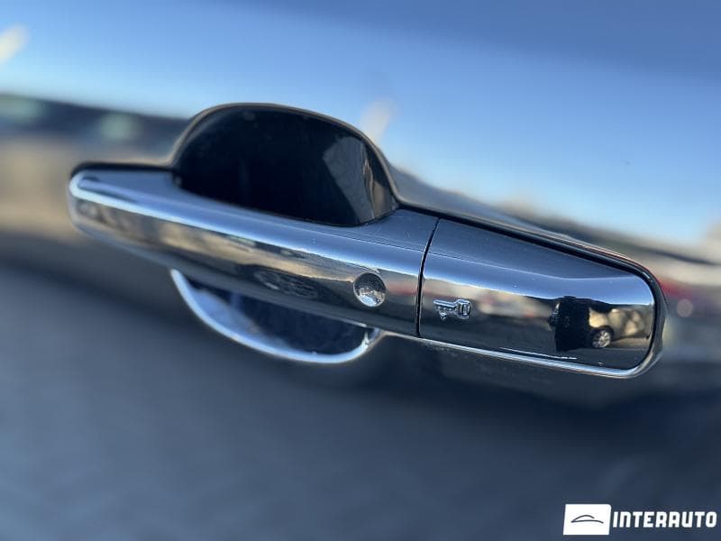 2017 Jaguar F-Pace — Miniatură 22
