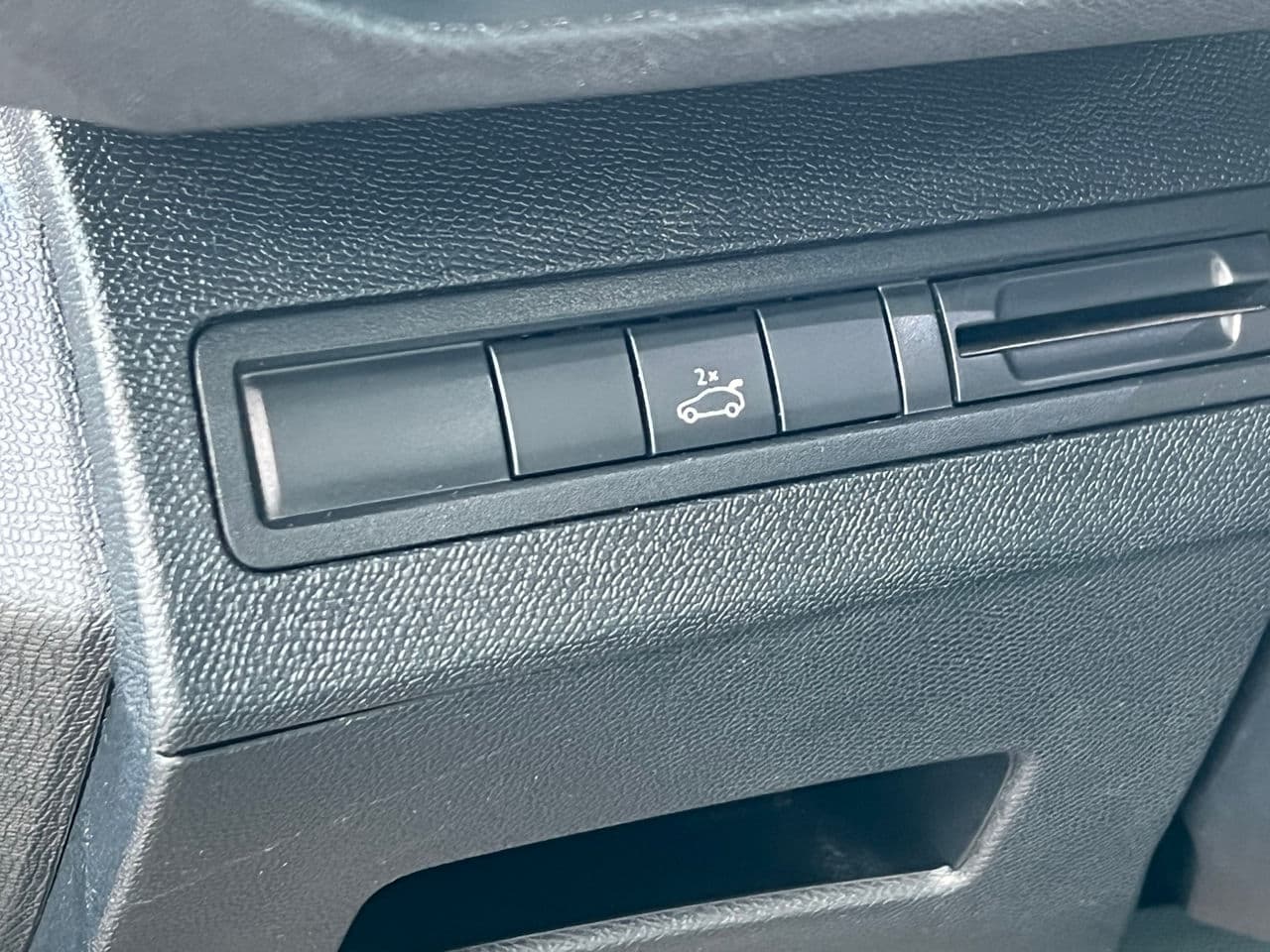 2018 Peugeot 3008 — Miniatură 10