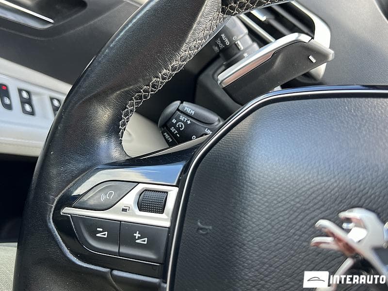 2018 Peugeot 3008 — Miniatură 11
