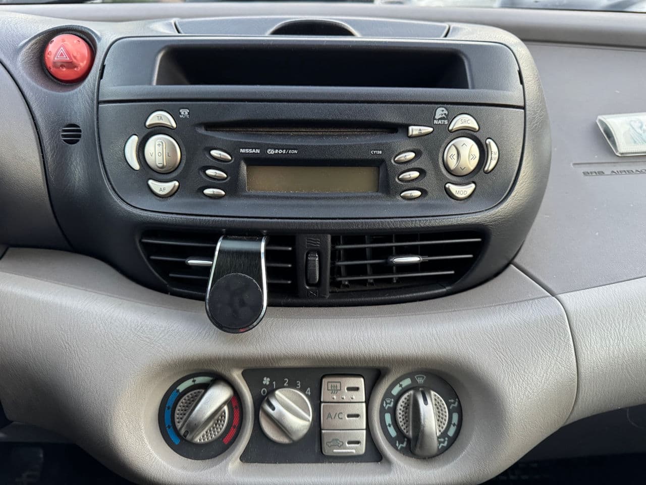 Nissan Almera Tino 2001 — Миниатюра 13