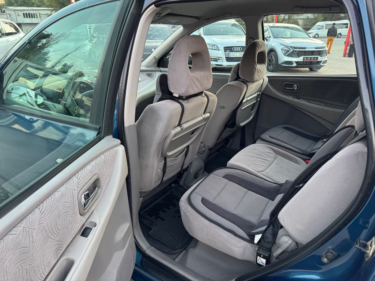 Nissan Almera Tino 2001 — Миниатюра 17