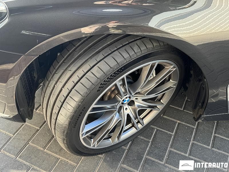 2017 BMW 750 — Miniatură 28