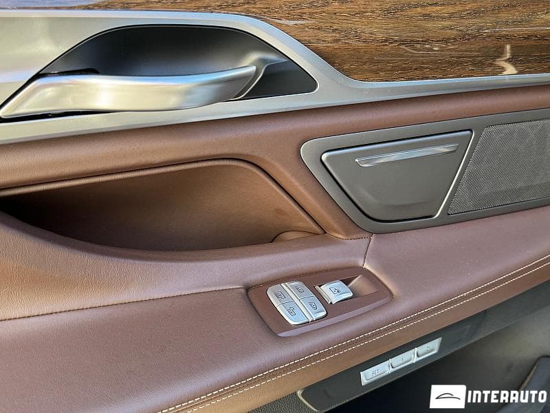 2017 BMW 750 — Miniatură 15