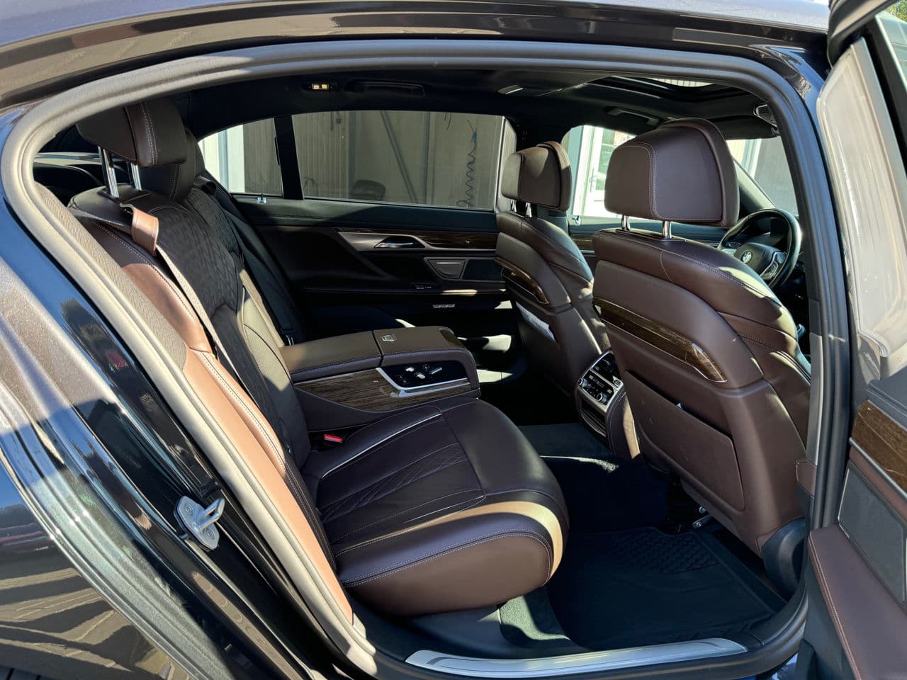 2017 BMW 750 — Miniatură 26