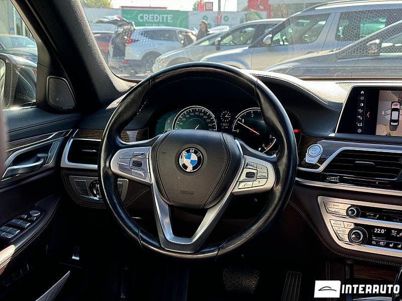 2017 BMW 750 — Miniatură 8