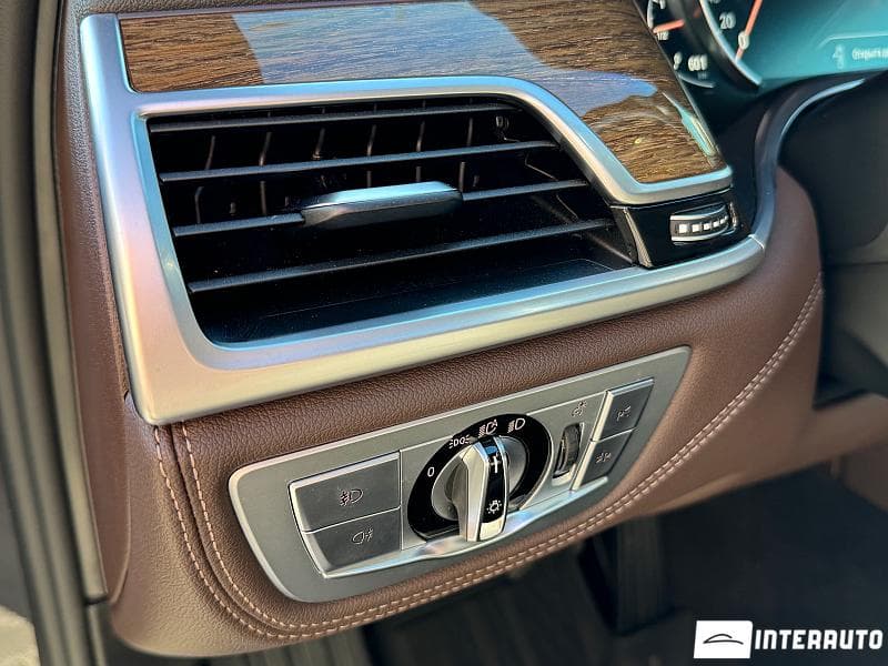 2017 BMW 750 — Miniatură 20