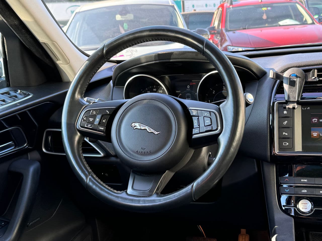 2016 Jaguar F-Pace — Miniatură 8