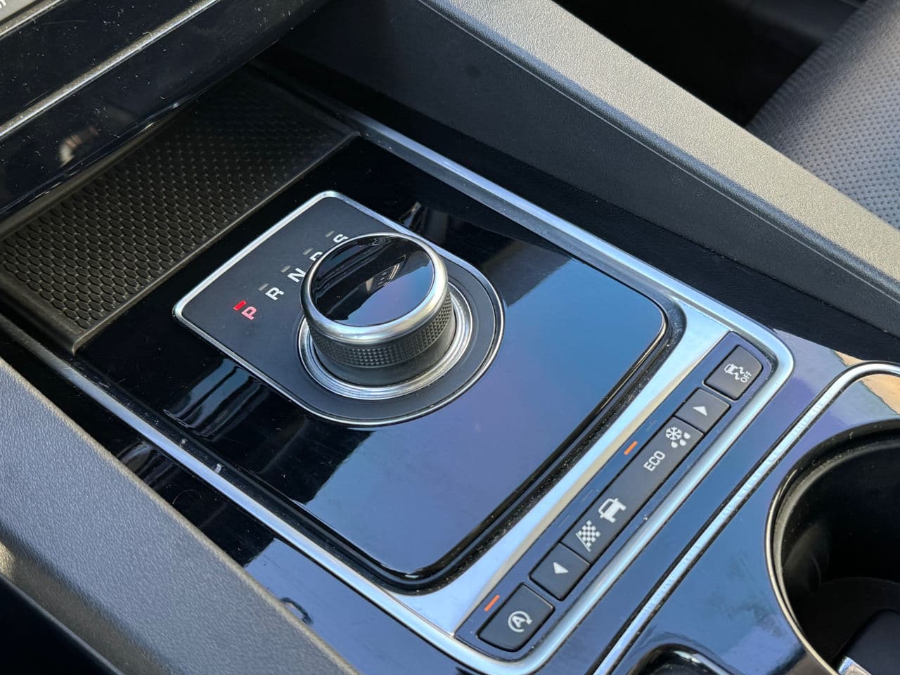 2016 Jaguar F-Pace — Miniatură 11